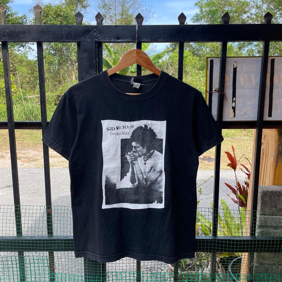 Vintage Sid Vicious English Artist Musician Music Instruments Promo Tee Faded Black Colour Small Size