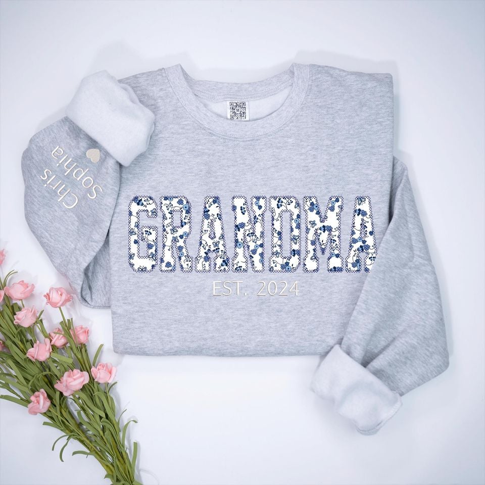 Applique Floral Grandma Sweatshirt, Custom Grandma Embroidered Sweatshirt, Personalized Grandma Crewneck, Gift Grandma Mothers Day Christmas