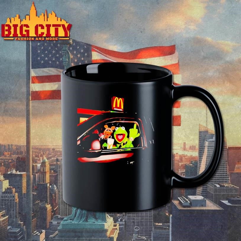 Frog Kermit Middle Finger And Miss Piggy Riding Car At Mcdonalds Shirt