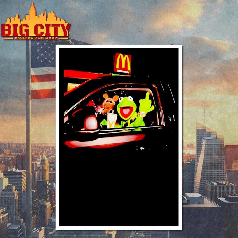 Frog Kermit Middle Finger And Miss Piggy Riding Car At Mcdonalds Shirt