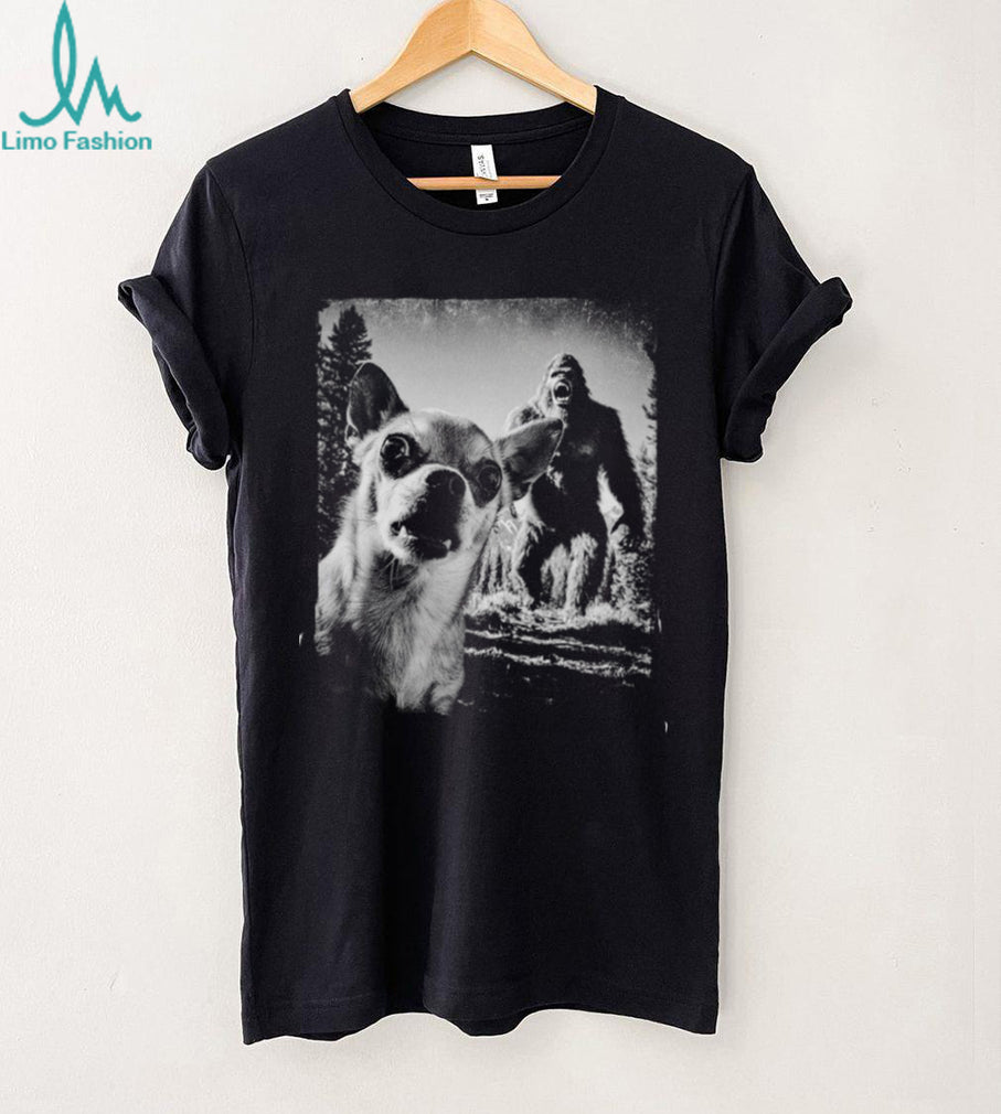 Funny Chihuahua Selfie with Bigfoot Sasquatch Woods T Shirt