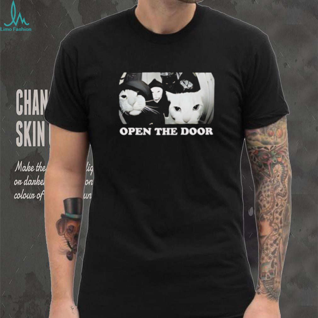 Funny “Open The Door” Cursed Cat Meme Ring Camera Security Footage T Shirt