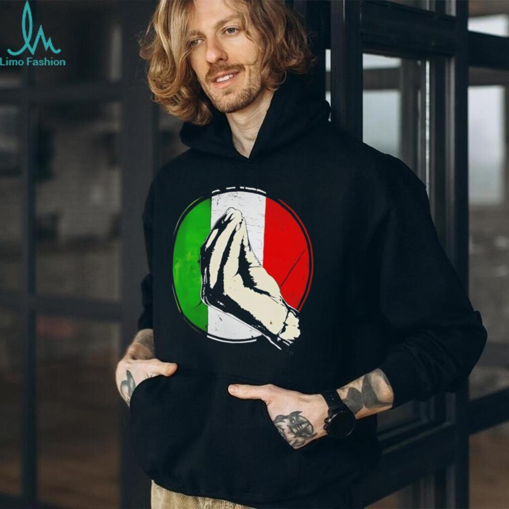 Italian Hand Gesture Icon Italy Flag Colors Distressed Graphic T Shirt
