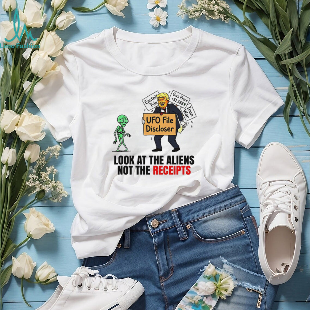 Look At The Aliens Not The Receipts UFO File Discloser Trump T Shirt