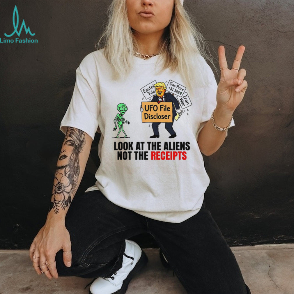 Look At The Aliens Not The Receipts UFO File Discloser Trump T Shirt