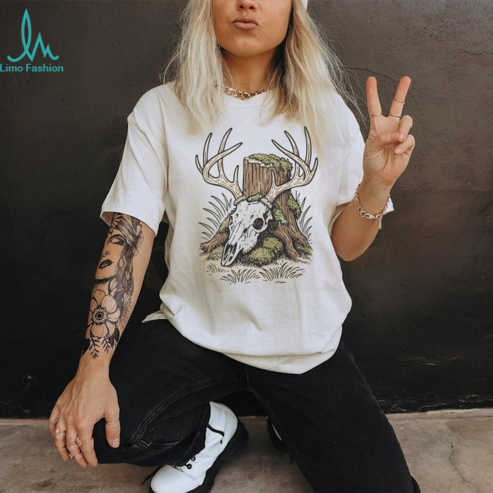 Mossy Deer Skull Antlers Forest Stump Hunting Graphic T shirt
