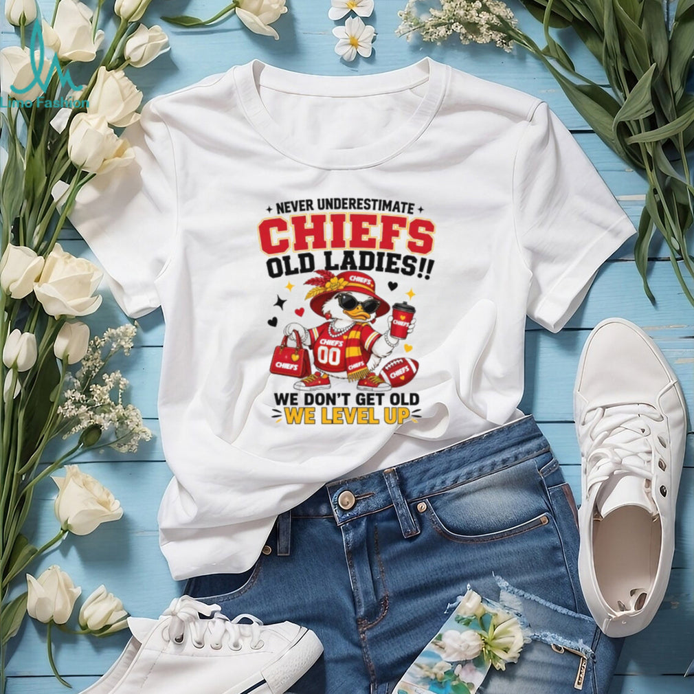 Never Underestimate A Chiefs Old Lady Level Up Duck Fan T Shirt