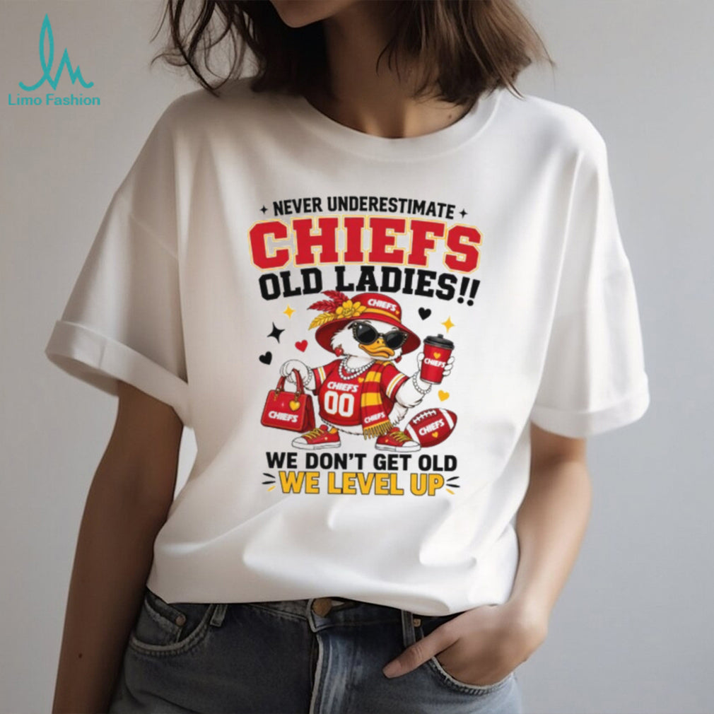 Never Underestimate A Chiefs Old Lady Level Up Duck Fan T Shirt