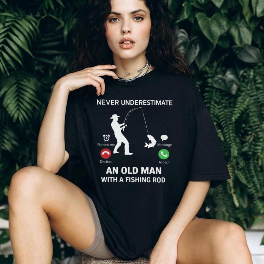 Never Underestimate An Old Man Fishing Incoming Call Design T Shirt