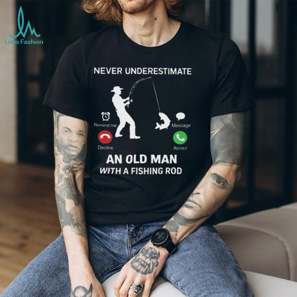 Never Underestimate An Old Man Fishing Incoming Call Design T Shirt