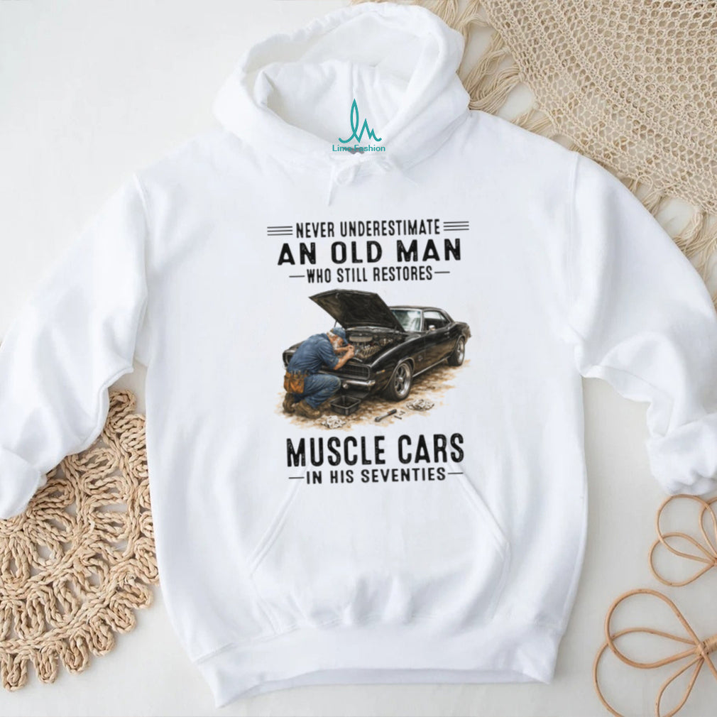 Never Underestimate An Old Man Who Restores Muscle Cars 70s T Shirt