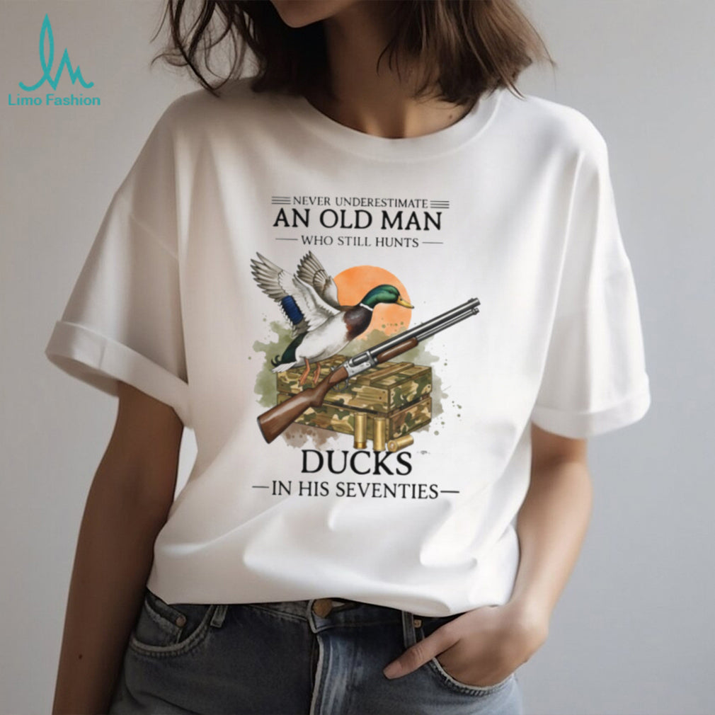 Never Underestimate An Old Man Who Still Hunts Ducks Retro Waterfowl Hunter Men Shirt