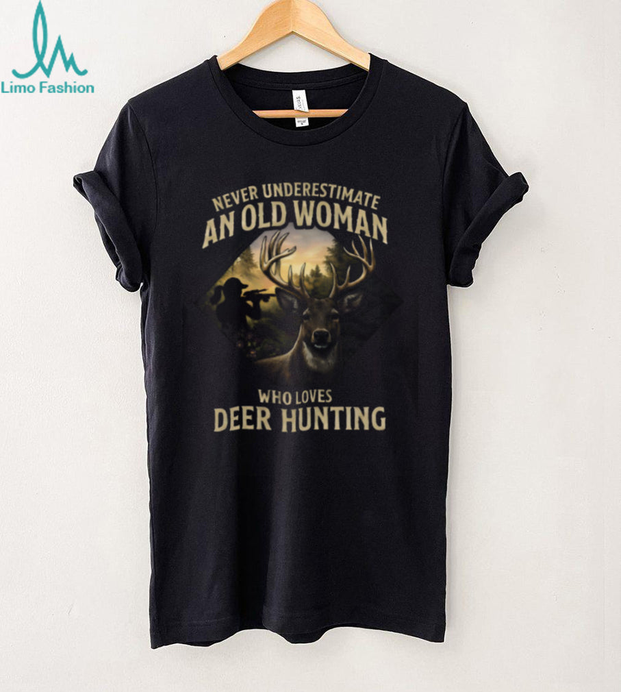 Never Underestimate An Old Woman Who Loves Deer Hunting Women’s T shirt