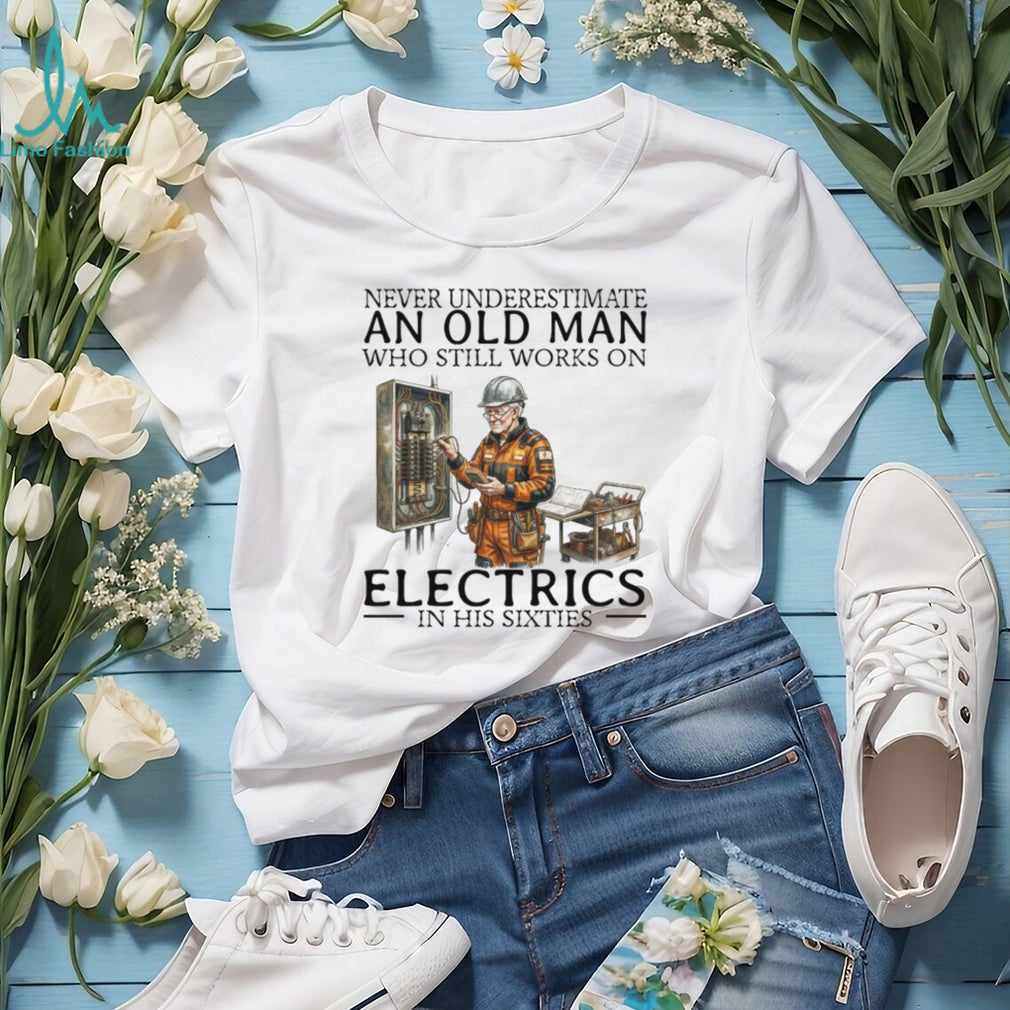 Old Man Electrician Specialist T Shirt Never Underestimate Electricians