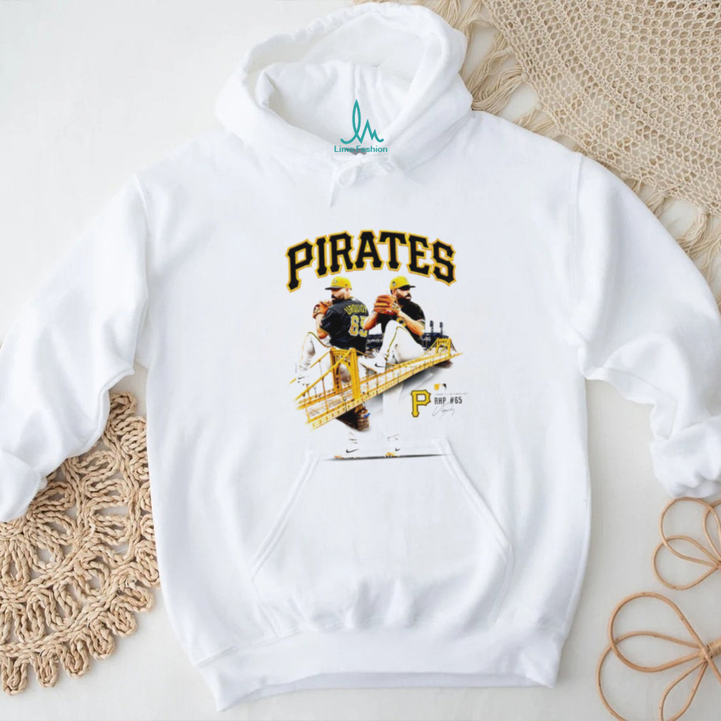 Pittsburgh Pirates Baseball Roberto Clemente Bridge Graphic T Shirt