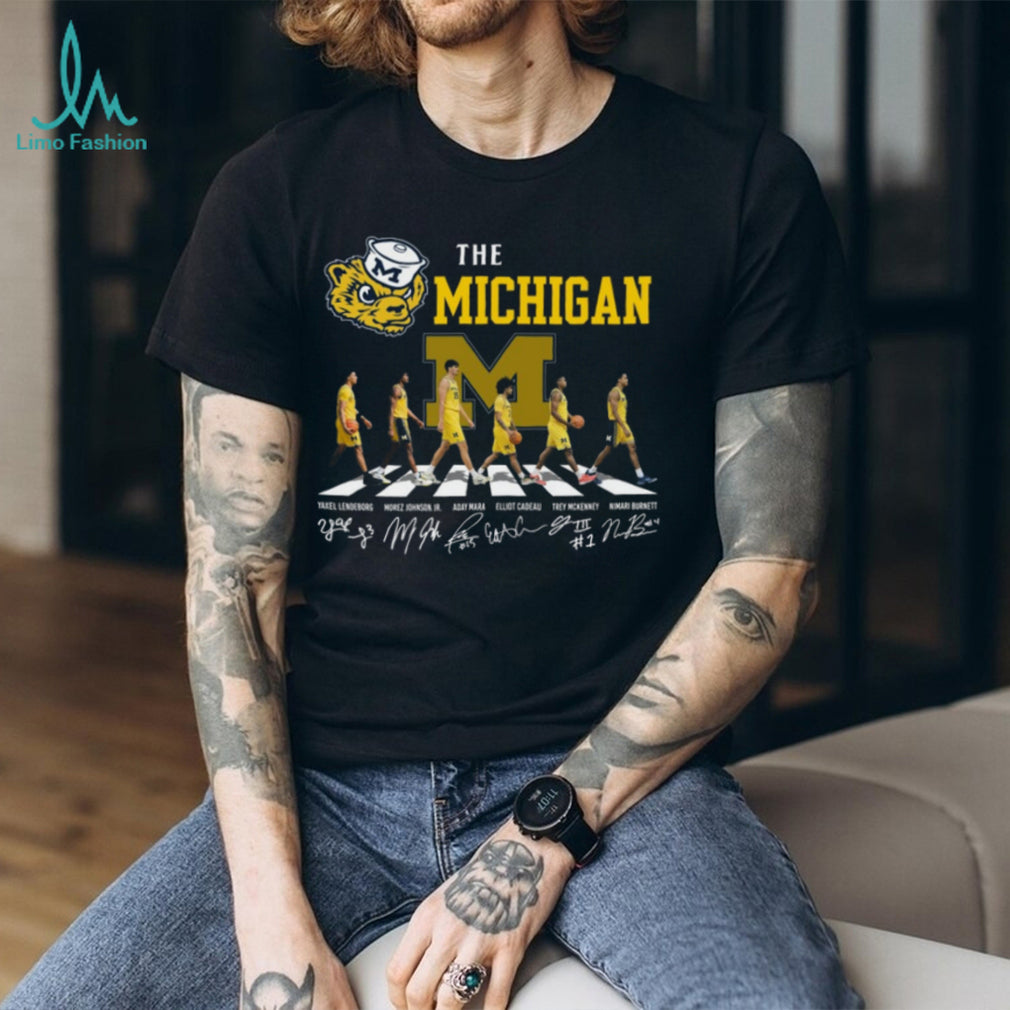 The Michigan Wolverines Basketball Abbey Road Signature Walk Coffee T Shirt