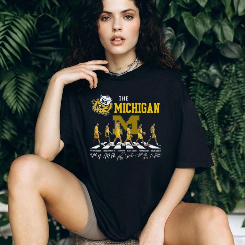 The Michigan Wolverines Basketball Abbey Road Signature Walk Coffee T Shirt