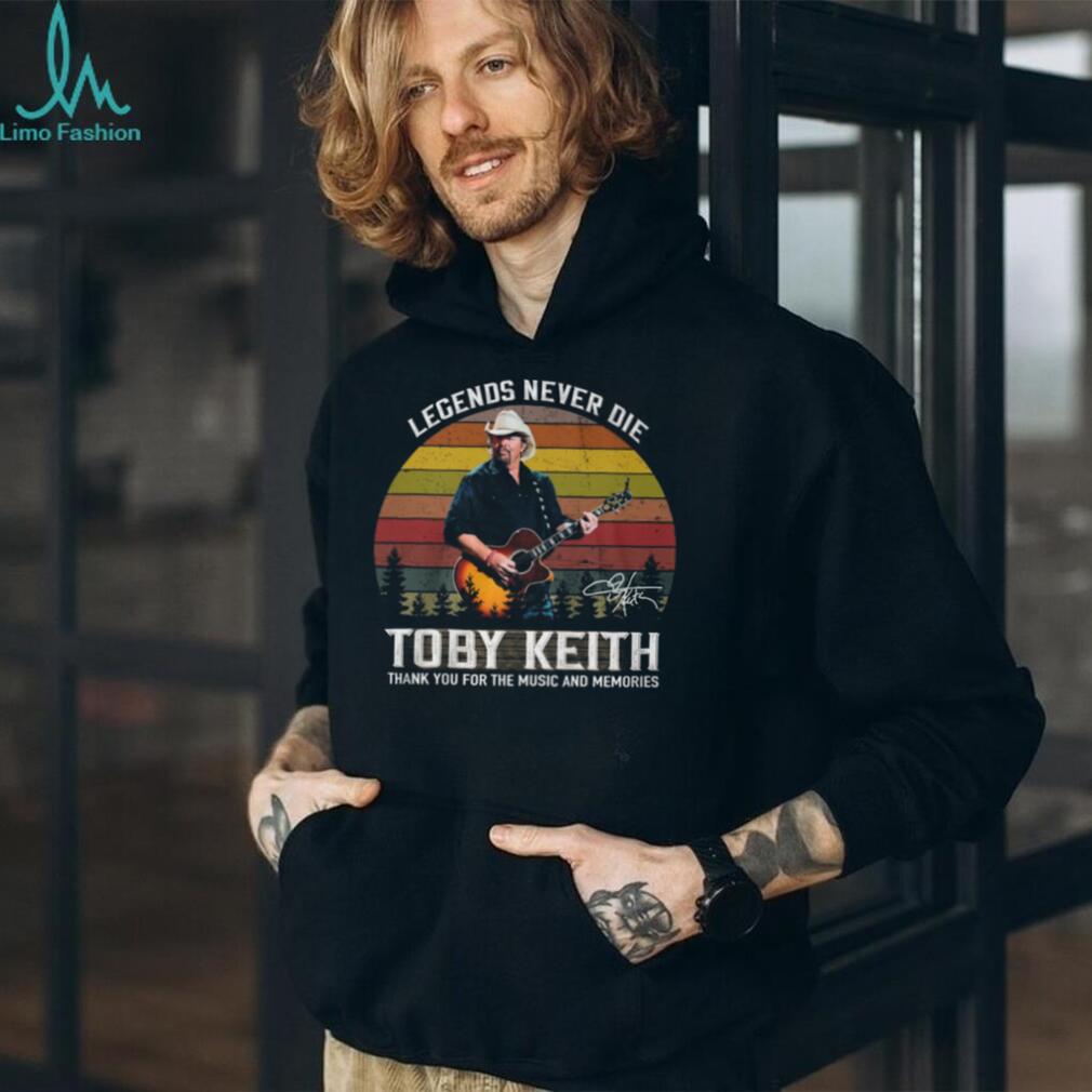Toby Keith Legends Never Die Vintage Sunset Music & Memories Tribute T Shirt