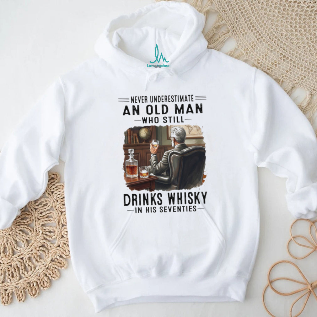 Vintage Never Underestimate An Old Man Drinks Whisky In His Seventies T Shirt