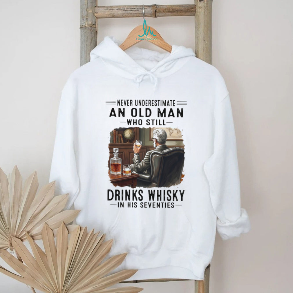 Vintage Never Underestimate An Old Man Drinks Whisky In His Seventies T Shirt