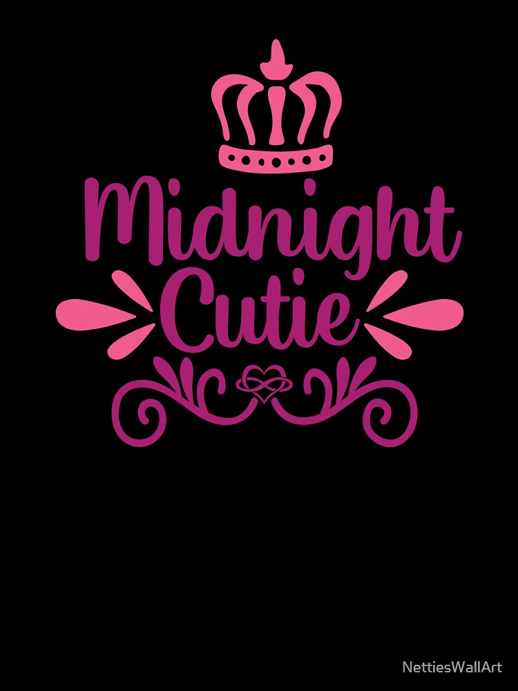 Midnight Cutie by NettiesWallArt