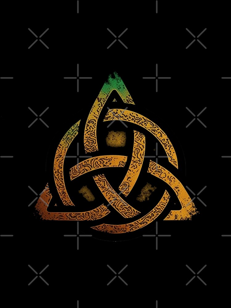 Trinity Knot by Deedy  Studio