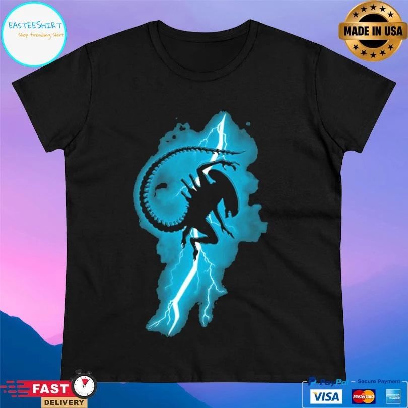 The Alien Returns Jasesa T-shirts