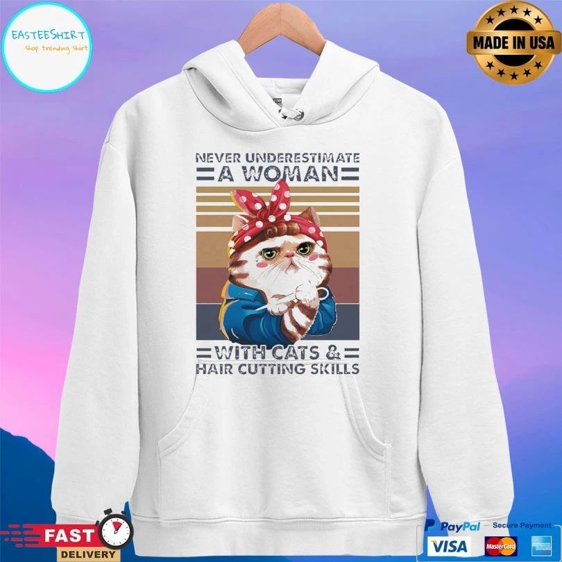 Never Underestimate A Woman With Cats And Hair Cutting Skills T-shirt